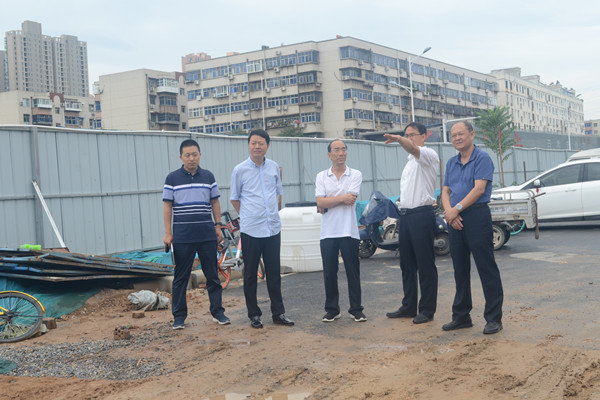 PG网页版登录入口-PG(中国)党委书记秦广远调研西站路工程