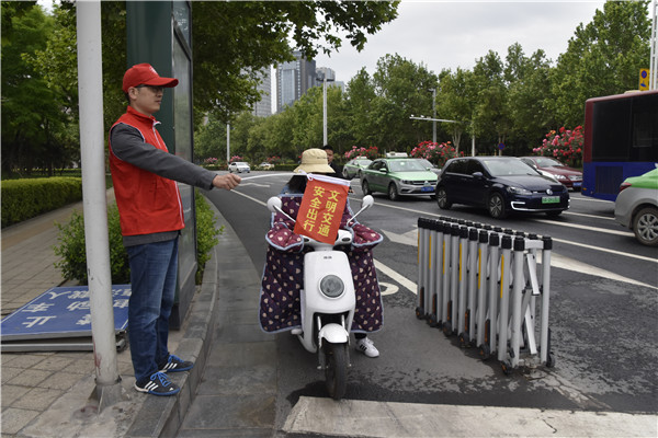 开展文明交通活动   助力文明城市建设——PG网页版登录入口-PG(中国)积极开展“文明交通”志愿服务活动