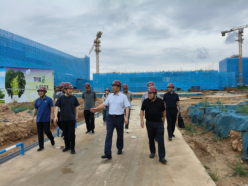 PG网页版登录入口-PG(中国)党委书记、董事长汪洋到六十七高级中学项目调研项目建设工作